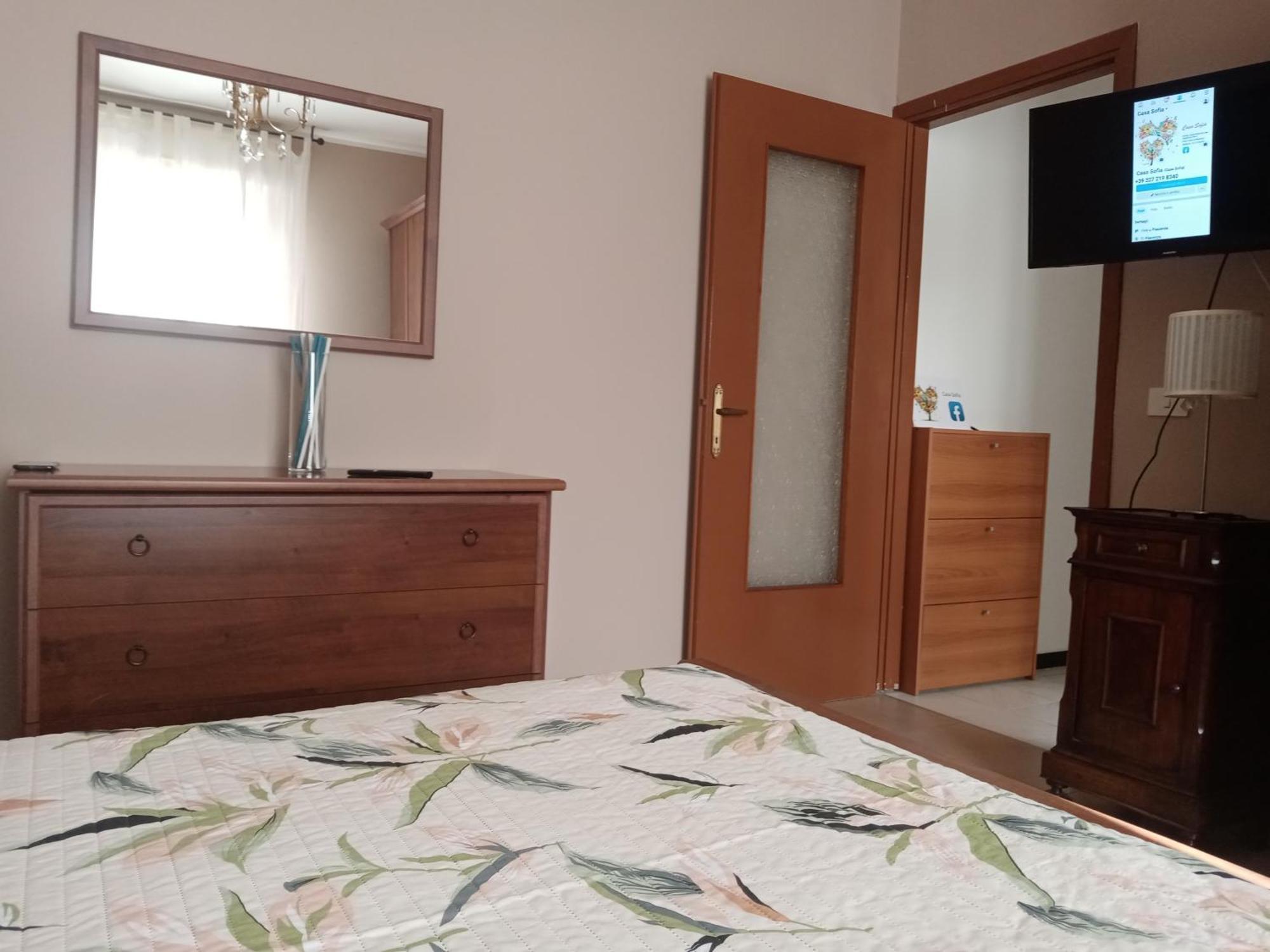 פיאצ'נצה "Casa Sofia" Appartamento Raffalda Zona Clinica מראה חיצוני תמונה